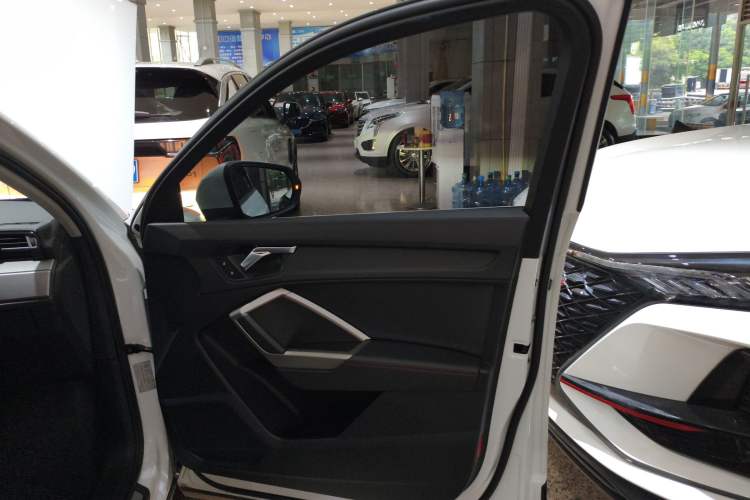 Used Audi Q3 2020 35 TFSI Fashionable and Elegant Model
