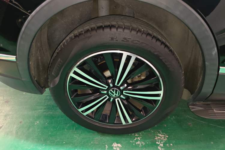 Used Volkswagen Tiguan L 2021 330TSI Automatic Two-Wheel Drive Smart Edition
