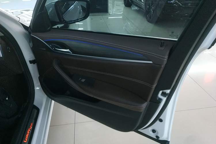 Used BMW 5 Series New Energy 2020 Mileage Upgrade Version 530Le Luxury Package
