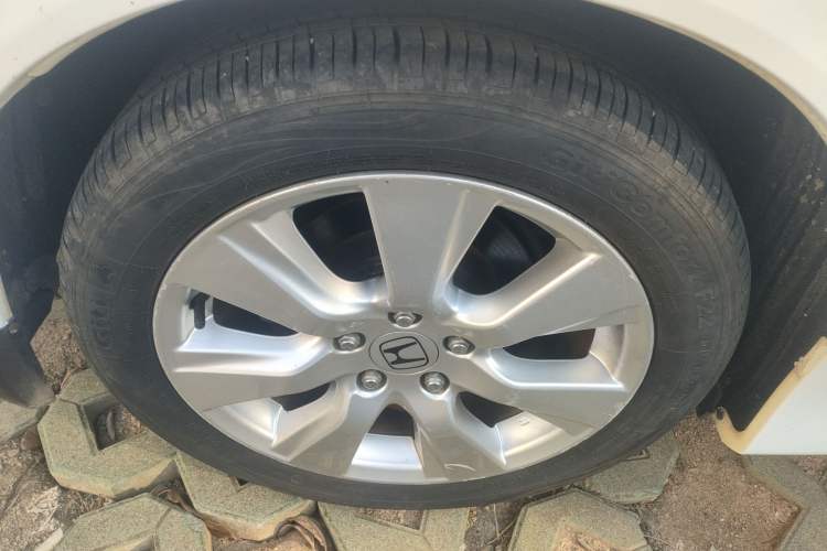 Used Honda Jade 2013 1.8L automatic Comfort version 5 seats