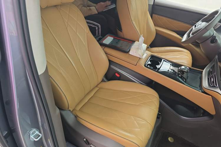 Used Denza D9 2022 DM-i 970 Four-Wheel Drive Flagship Model
