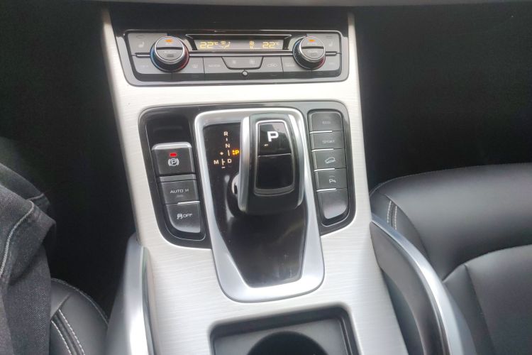 Used Geely Auto Emgrand X7 Sport 2020 1.8TD DCT Two-Wheel Drive Smart Connect 4G-Enabled Version
