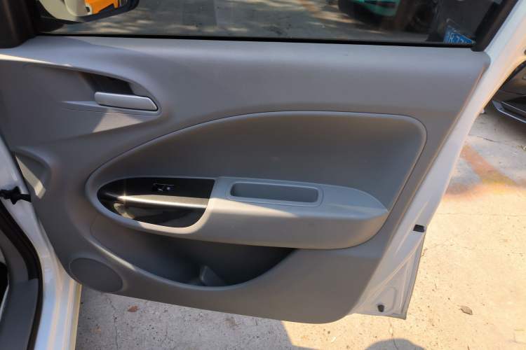 Used ORA White Cat 2022 Upgraded Model 305km Range Luxury Version Lithium-Ion Battery
