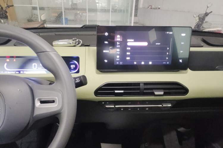 Used Geely Galaxy Panda 2023 Panda Mini 200km Endurance Bear
