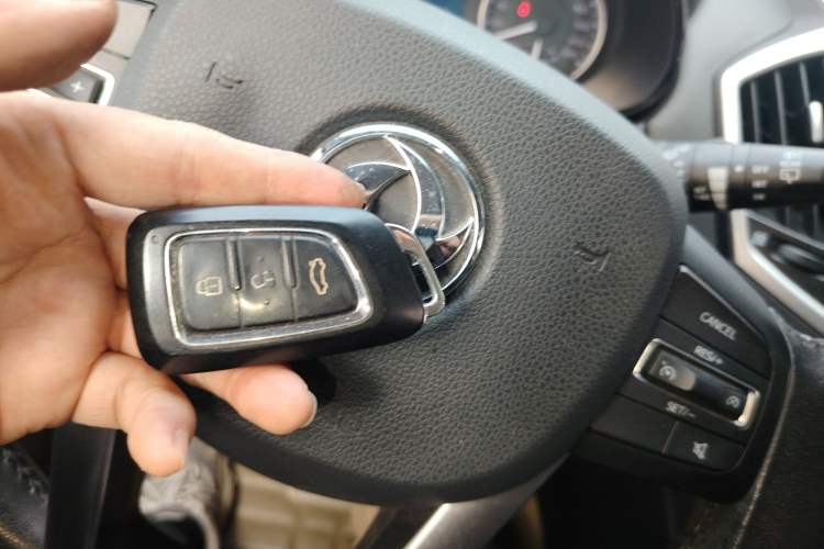 Used Dongfeng Aeolus AX7 2016 2.0L Automatic Zhiyi Trim