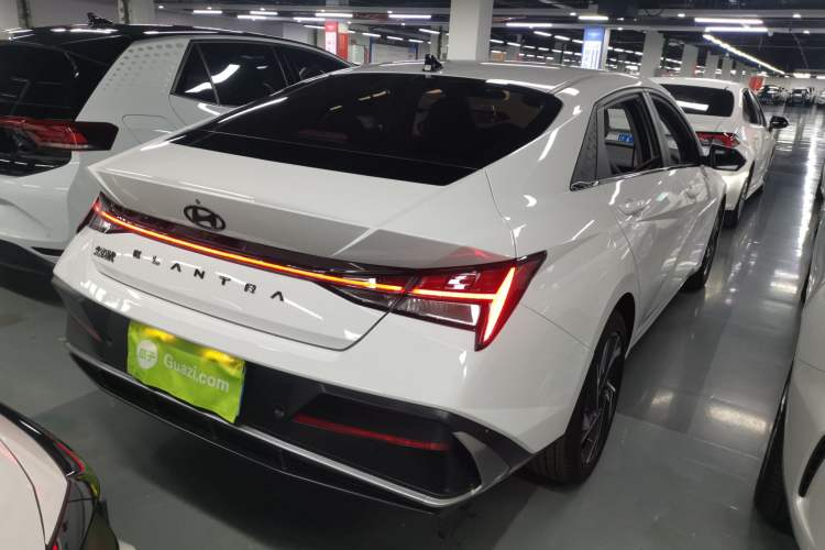 Used Hyundai Elantra 2023 1.5L CVT LUX Prestige Edition
