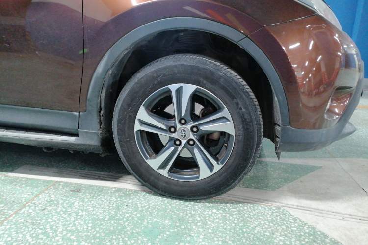 Used Toyota RAV4 2015 2.0L CVT Two-Wheel Drive Fashion Edition