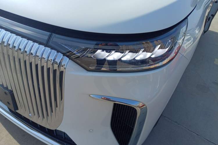 Used VOYAH Dream 2025 PHEV Four-Wheel Drive Prestige Kunpeng Edition
