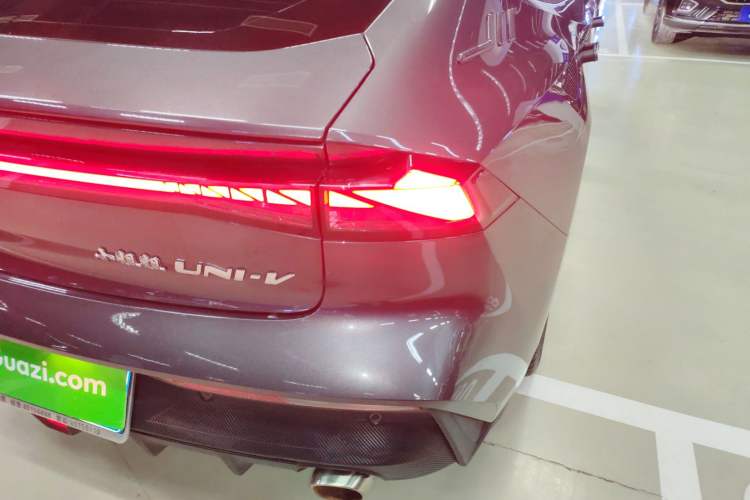 Used Changan UNI-V 2022 1.5T Prestige Version
