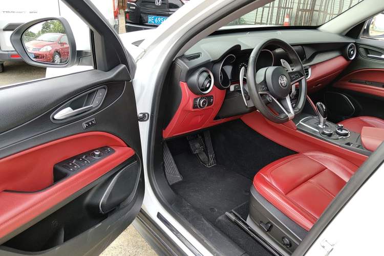 Used Alfa Romeo Stelvio 2017 2.0T 280HP Luxury Edition
