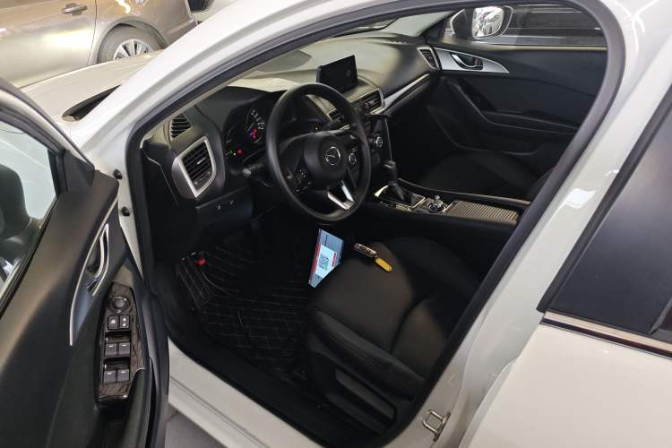 Used Mazda Mazda 3 Axela 2019 Cloud-Controlled Sedan 1.5L Automatic Luxury Model China VI Standard
