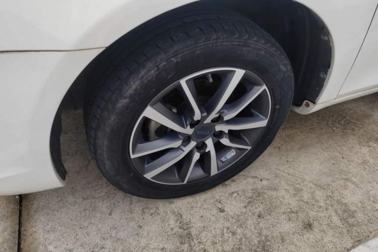Used Geely Auto Emgrand 2019 Leading Edition 1.5L Manual Upward Asian Games Edition China VI
