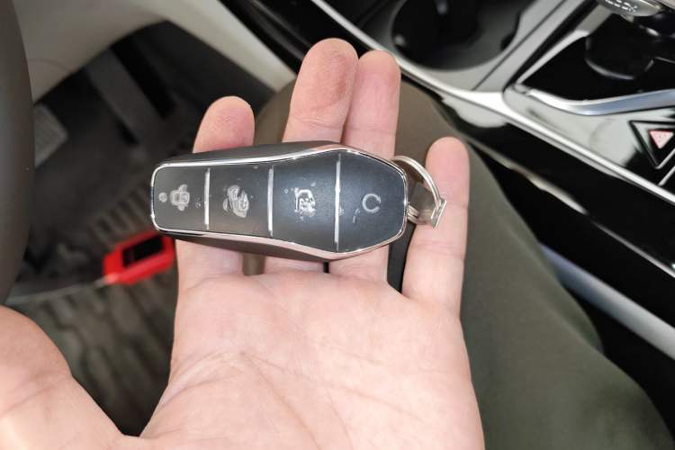 Used BYD Qin PLUS 2024 HONOR Edition DM-i 120KM Excellence Model
