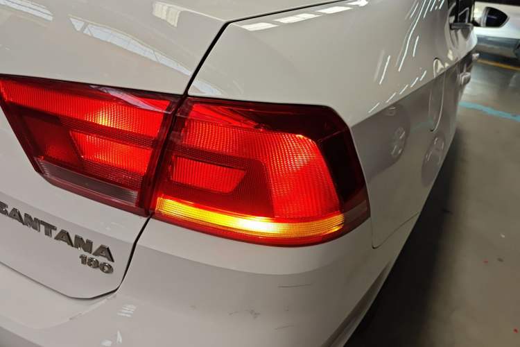 Used Volkswagen Santana 2015 1.6L Manual Fashion Edition
