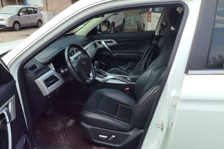 Used Geely Auto Emgrand X7 Sport 2018 1.8TD Automatic Two-Wheel Drive Smart Connect 4G Internet Edition
