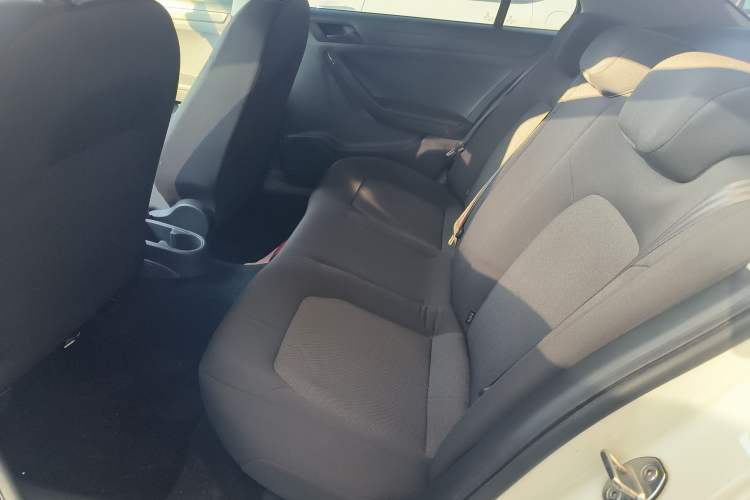 Used Volkswagen Jetta 2015 Value Edition 1.6L Manual Fashionable Style
