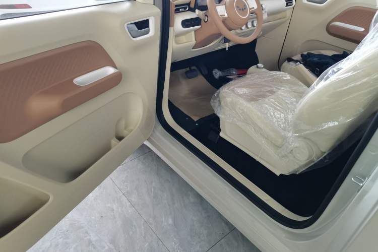 Used Wuling Hongguang MINIEV 2024 3rd Generation 215km Youth Edition