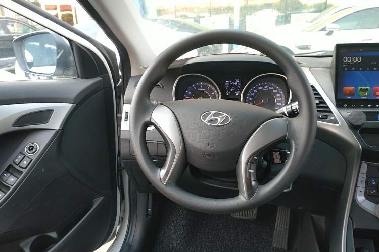 Used Hyundai Elantra 2015 1.6L Automatic Fashion Model