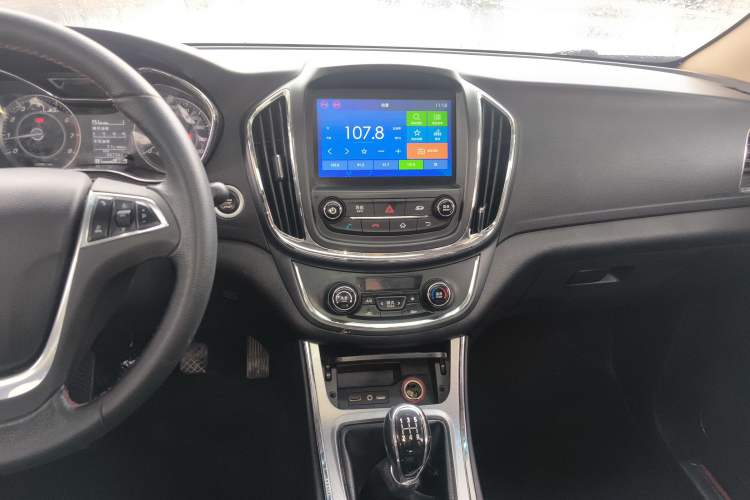 Used Baojun 560 2015 1.8L manual luxury version