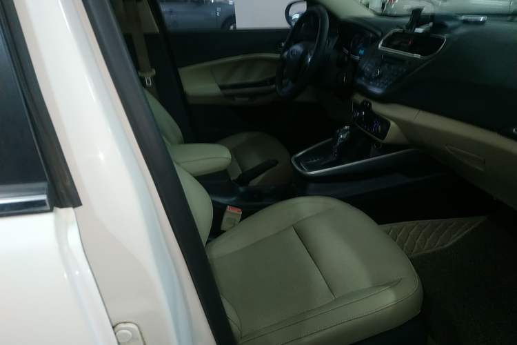 Used Ford Escort 2015 1.5L Automatic Fashion Model
