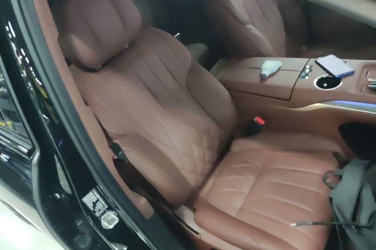 Used  HL 2025 700 Ultra Six-Seater All-Wheel-Drive LiDAR Version
