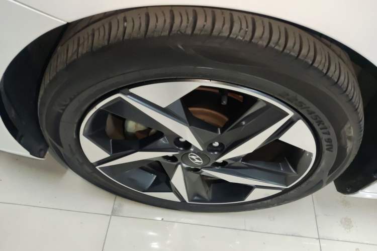 Used Hyundai Elantra 2022 1.5L CVT LUX Prestige Edition
