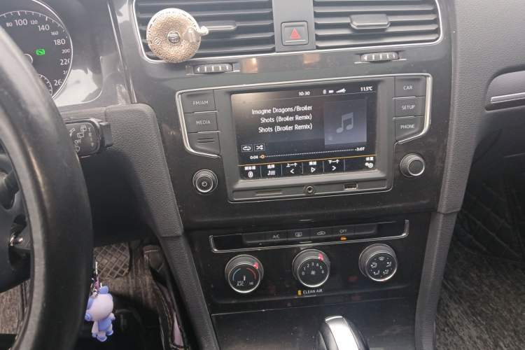 Used Volkswagen Golf 2017 1.6L Automatic Comfort Million-Vehicle Anniversary Edition
