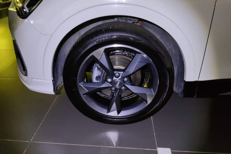 Used Audi Q3 2021 35 TFSI Fashion Dynamic Model