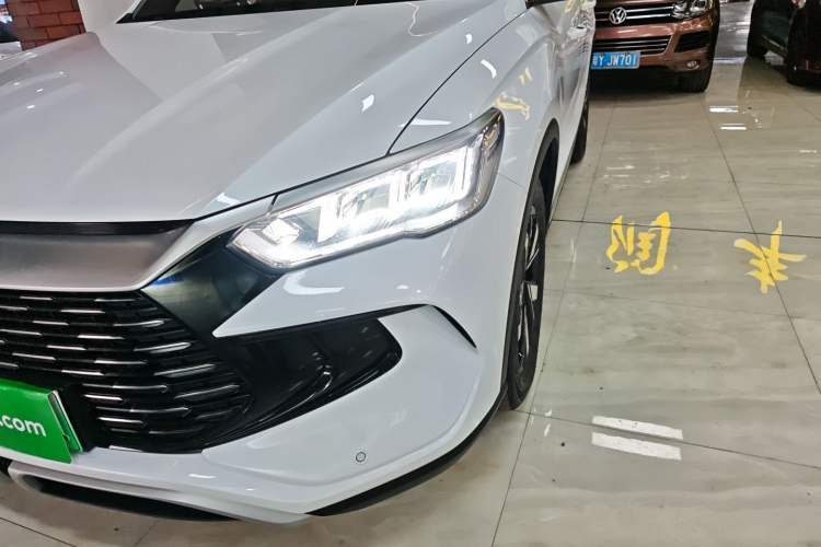 Used BYD Song Pro New Energy 2024 HONOR Edition DM-i 71KM Navigation Model
