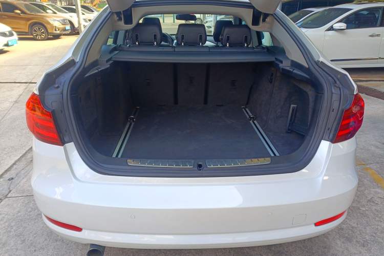 Used BMW 3 Series GT 2013 320i Leading Model
