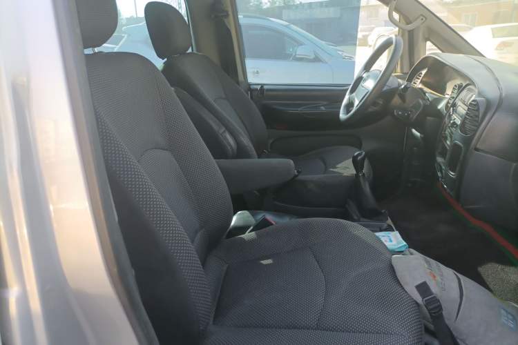 Used  Refine 2011 2.0L Shuttle Gasoline Comfort Edition HFC4GA3
