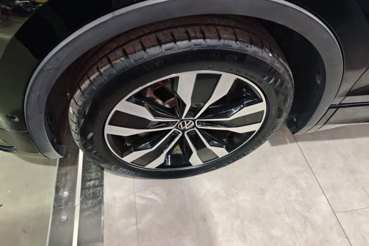 Used Volkswagen Tiguan L 2023 330TSI Automatic Two-Wheel Drive R-Line Enjoyment Edition