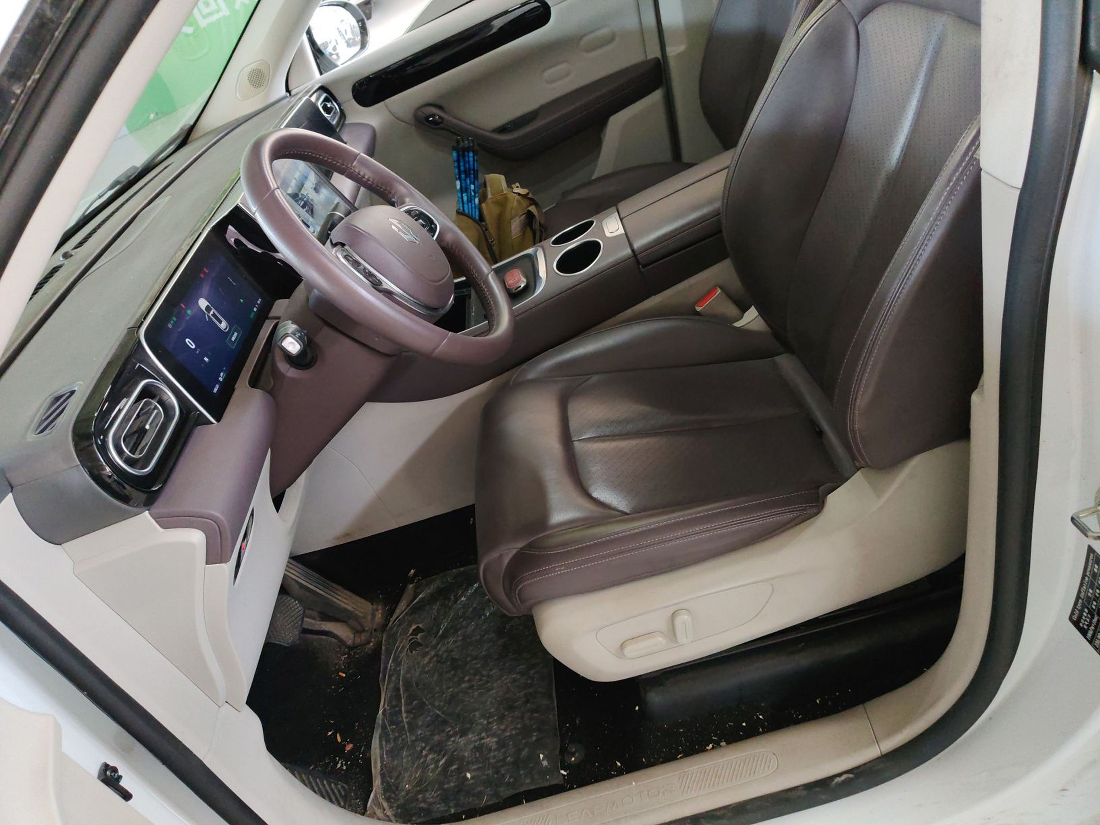 Переднее сиденье в автомобиле