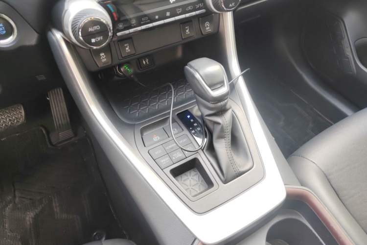 Used Toyota RAV4 2020 2.0L CVT 4x4 Style PLUS Edition
