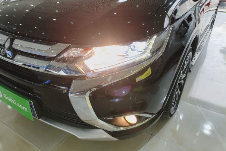 Used Mitsubishi Outlander 2016 2.4L 4x4 Luxury Edition 7-Seater
