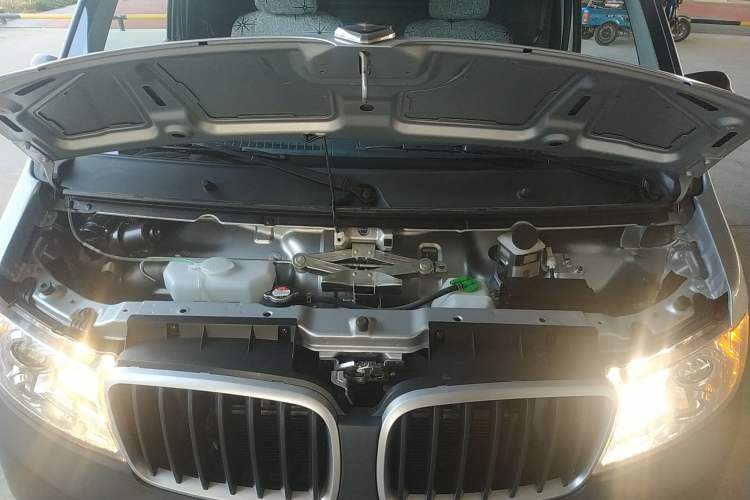 Used Jinbei Hiace X30 2023 1.5L Super-Enjoyment Van 2/5 Seats Non-Air-Conditioned Version SWC15M
