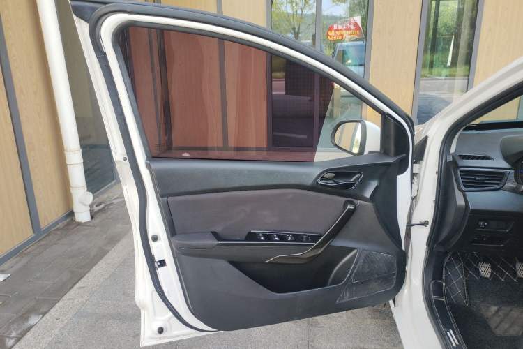 Used Baojun 310 2016 1.2L manual Comfort trim level