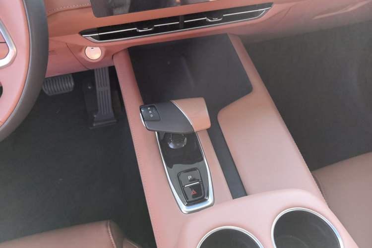 Used Changan UNI-Z New Energy 2024 Blue Whale Smart Electric iDD 125km Excellence Model