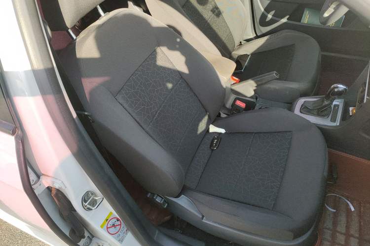 Used Volkswagen Lavida 2013 Revised Classic 1.6L Automatic Fashion Edition
