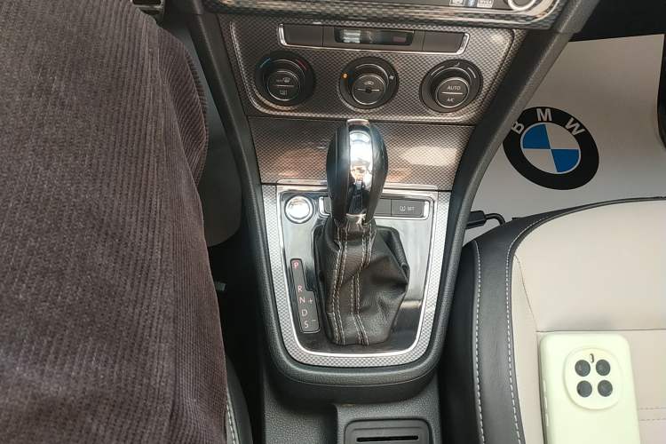 Used Volkswagen Cross Lavida 2014 1.6L Automatic