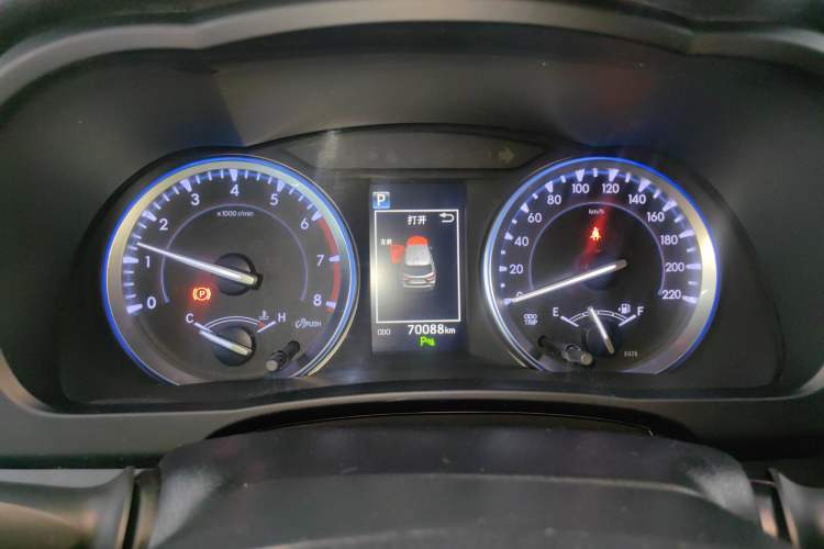 Used Toyota Highlander 2018 2.0T Four-Wheel Drive Luxury Edition 7 Seats China V Emission Standard
