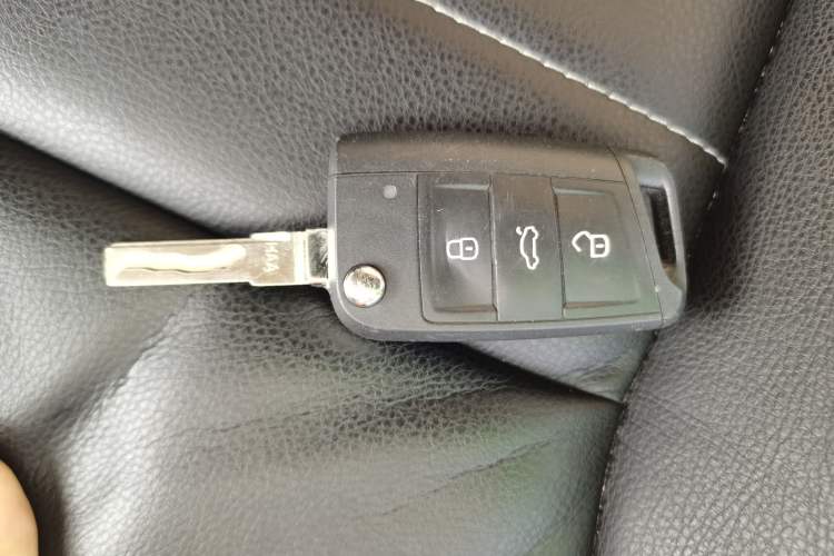 Used Volkswagen Lamando 2015 230TSI DSG Fashion Edition
