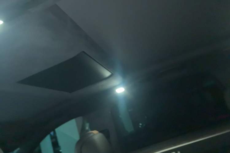 Used ONVO Luxeed L90 2025 Model—Max Six-Seater Version
