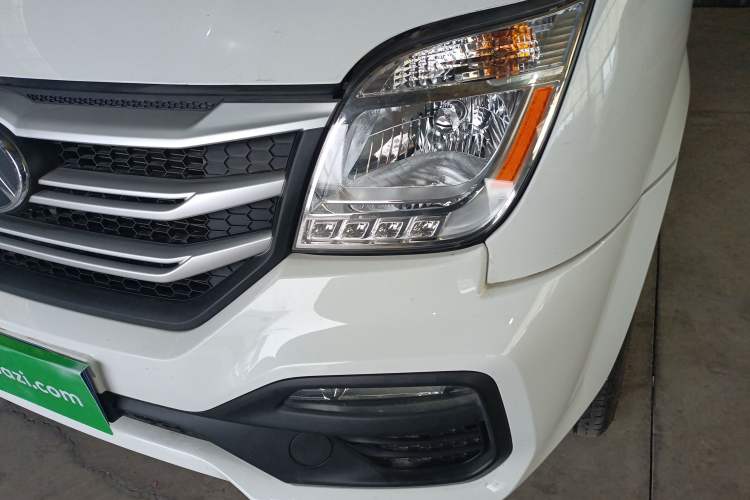 Used SAIC MAXUS Xintu V80 2023 2.0T Manual Classic Aoyuntong Short Wheelbase Ultra-Low Roof 7/8/9-Seater