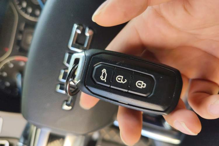 Used JMC Fushun 2023 2.0T Automatic Short-Wheelbase Mid-Height Commercial Multi-Purpose Passenger Vehicle 5 Seats
