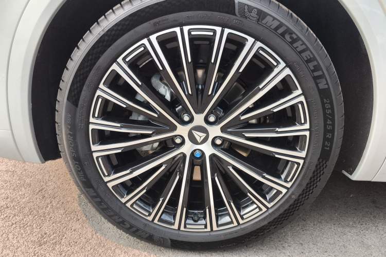 Used  S09 2025 Rear-Drive Ultra+
