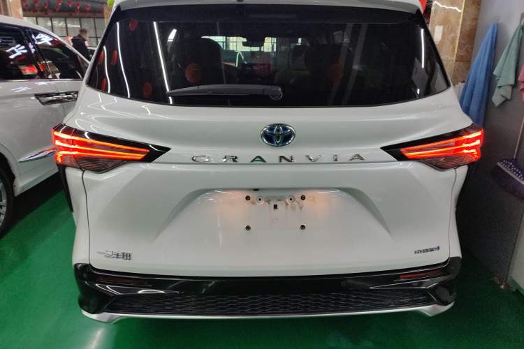 Used Toyota Granvia 2023 2.5L Hybrid Prestige VIP Edition
