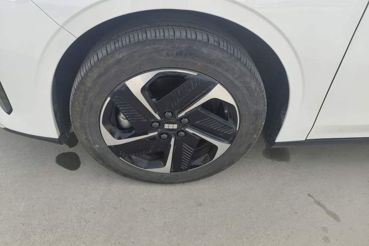 Used  L6 2025 EM-i 140km Starship Edition
