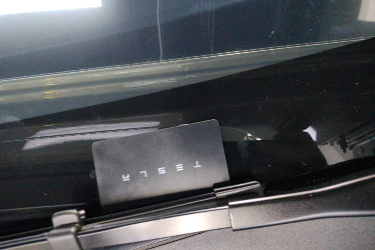 Used Tesla Model Y L 2025 Long-Range All-Wheel-Drive Version
