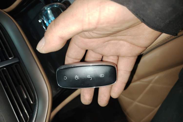 Used Denza D9 2022 DM-i 970 Four-Wheel Drive Prestige Model
